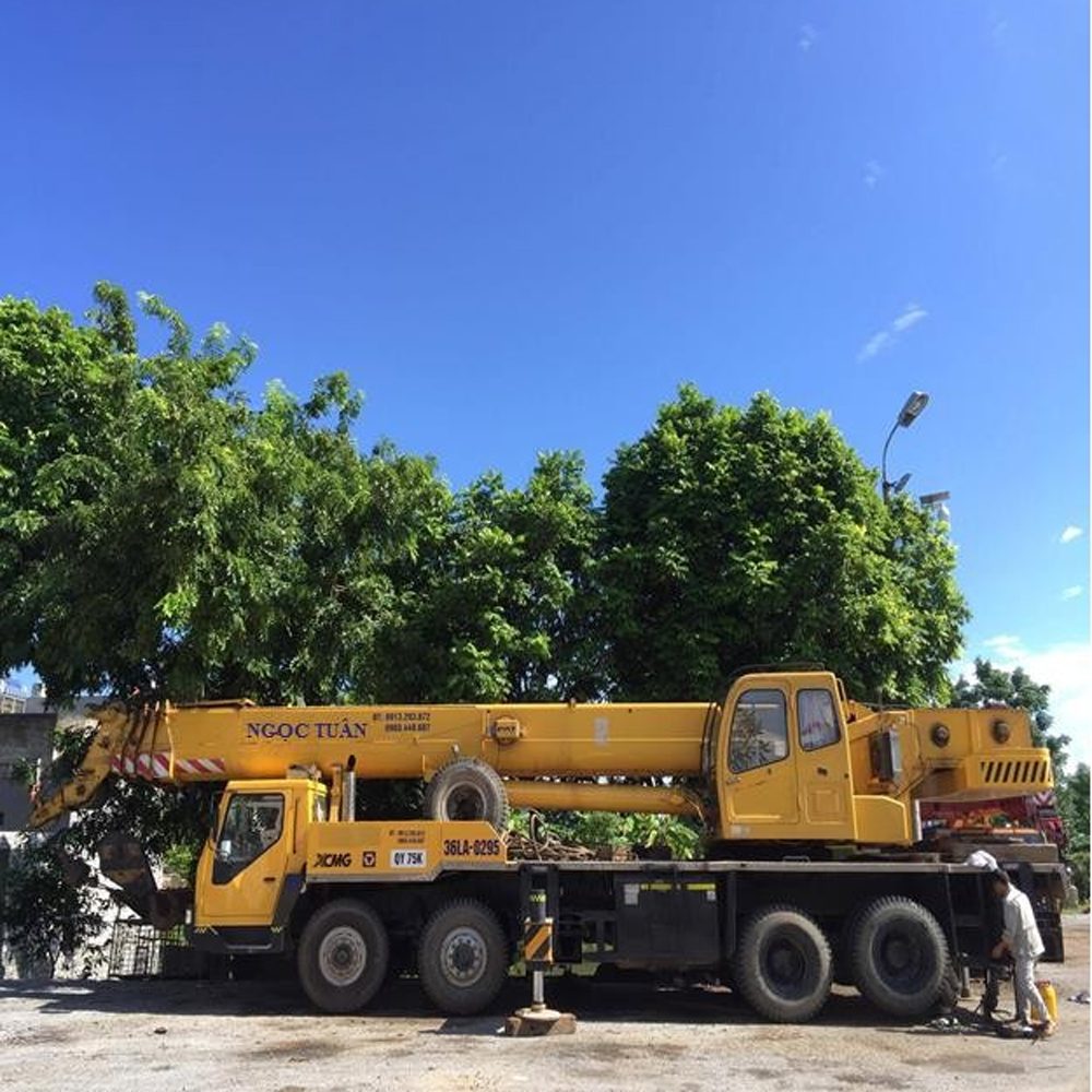 Xe cẩu 75 tấn